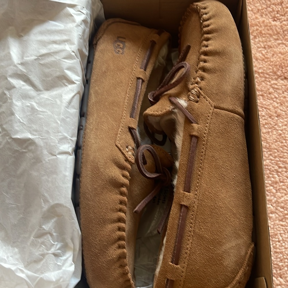 UGG women’s  Brown Suede Loafers - Picture 3 of 17